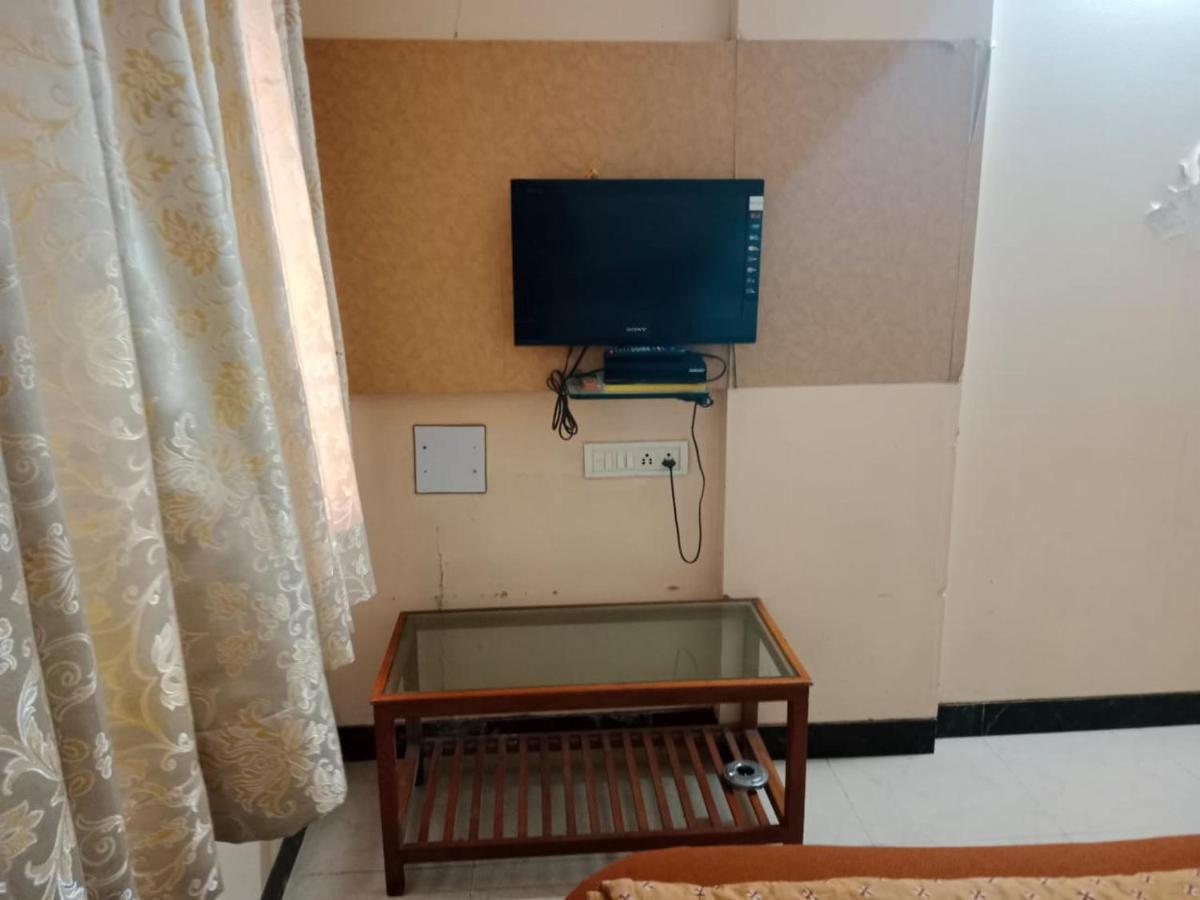 Hotel Pooja International Nashik Esterno foto