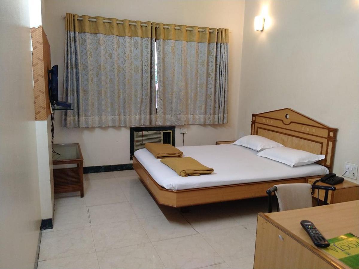 Hotel Pooja International Nashik Esterno foto