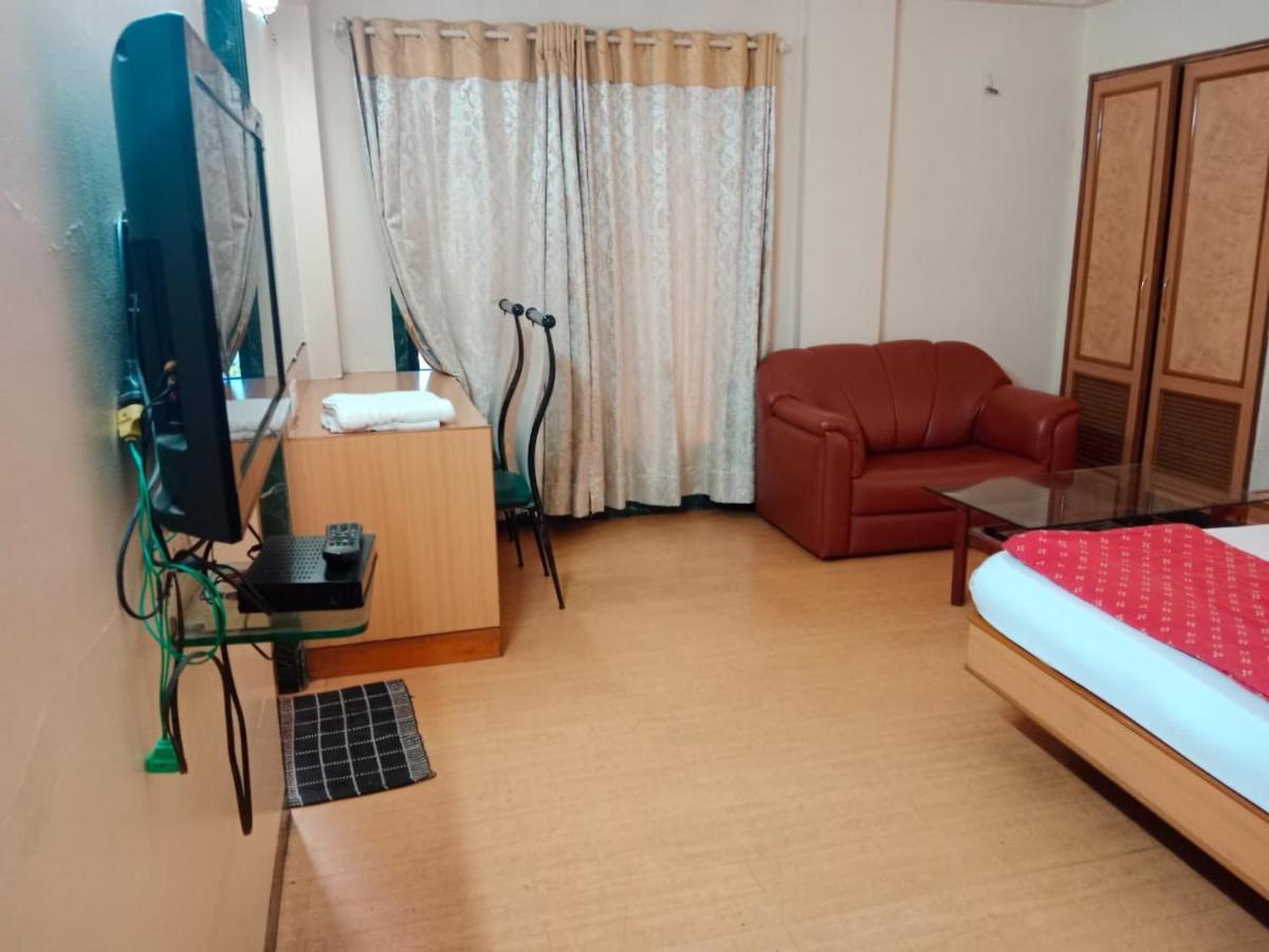 Hotel Pooja International Nashik Esterno foto