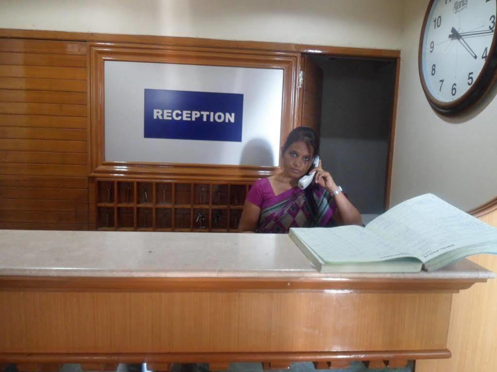 Hotel Pooja International Nashik Esterno foto