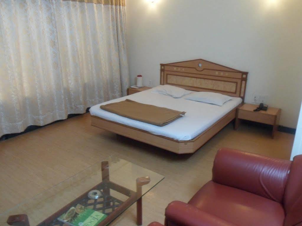 Hotel Pooja International Nashik Esterno foto