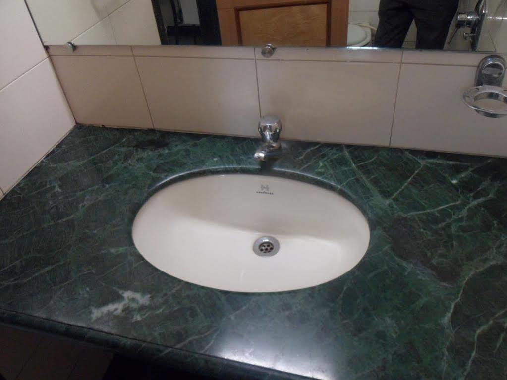Hotel Pooja International Nashik Esterno foto