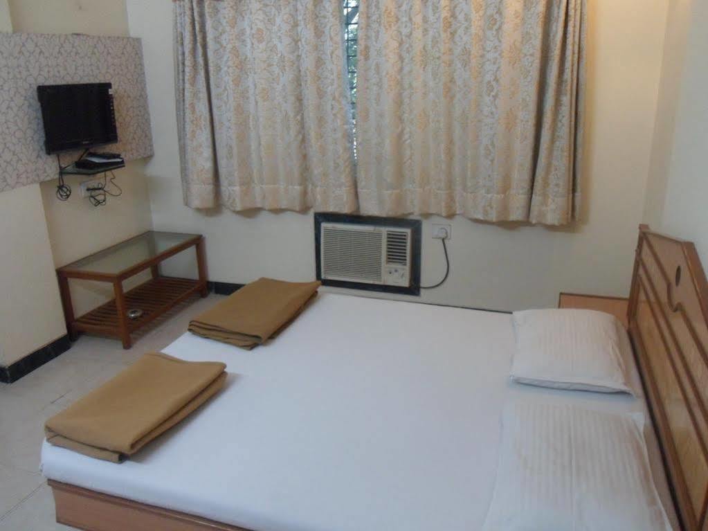 Hotel Pooja International Nashik Esterno foto