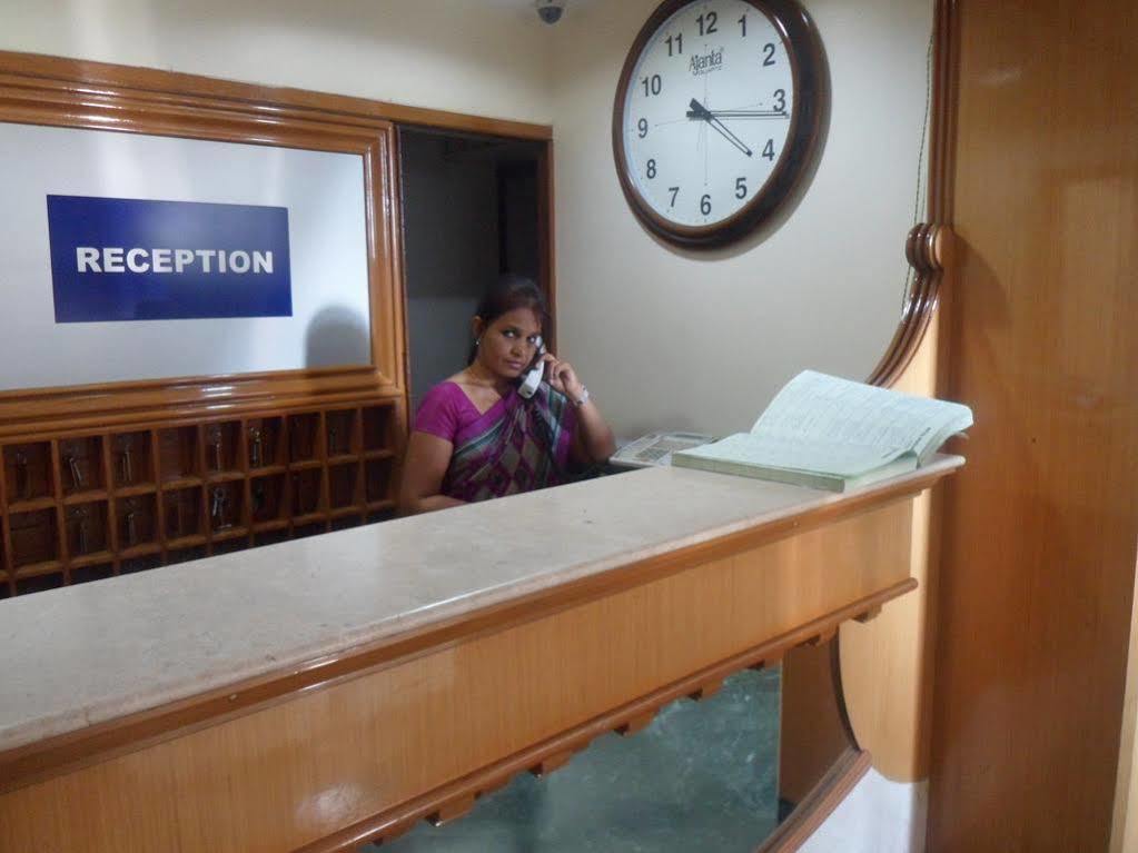 Hotel Pooja International Nashik Esterno foto