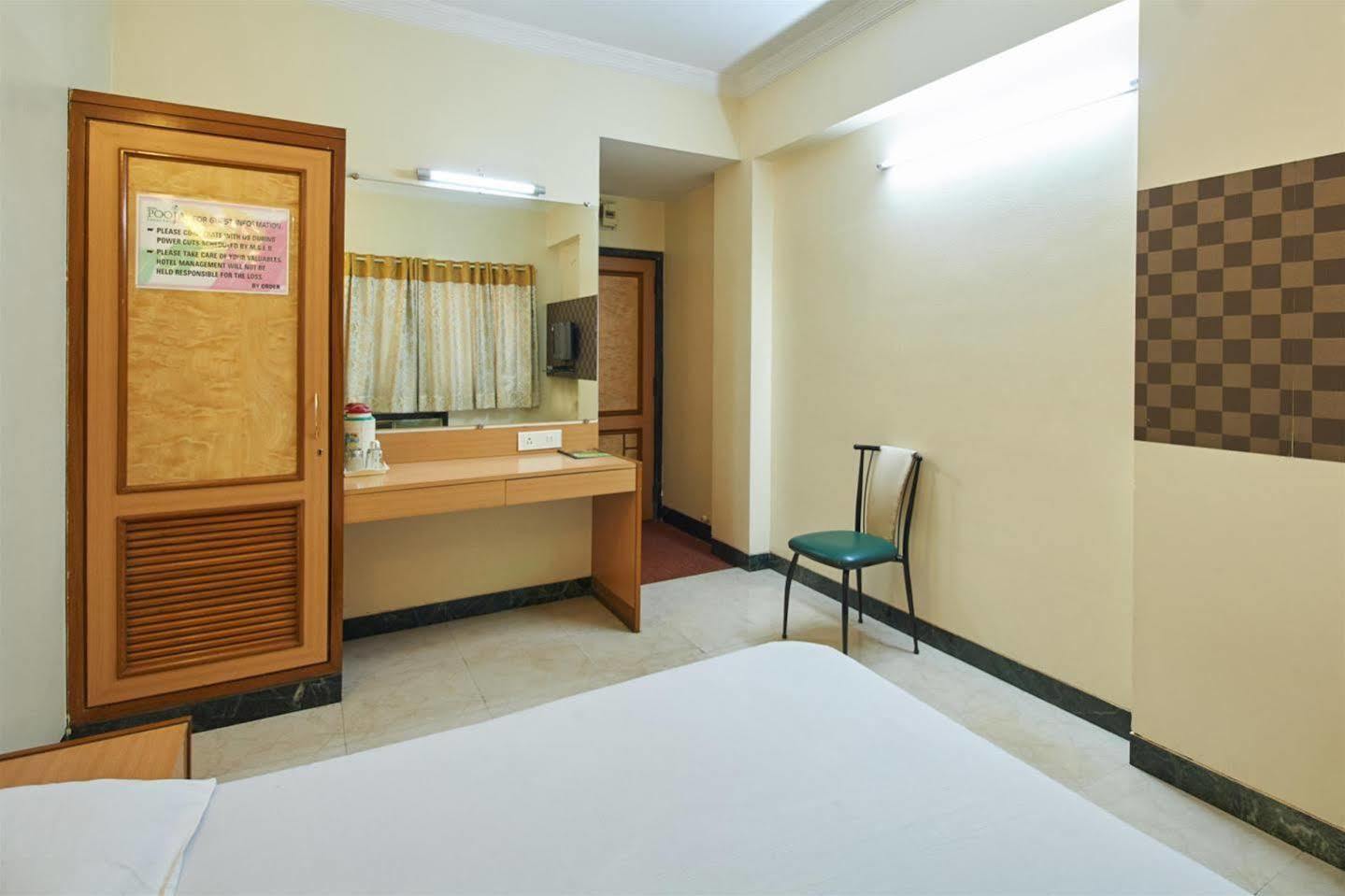 Hotel Pooja International Nashik Esterno foto