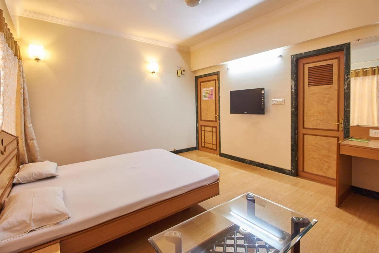 Hotel Pooja International Nashik Esterno foto