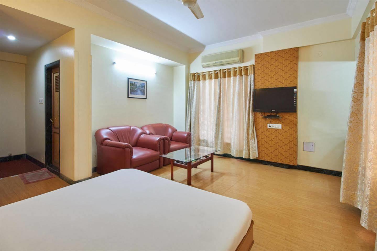 Hotel Pooja International Nashik Esterno foto
